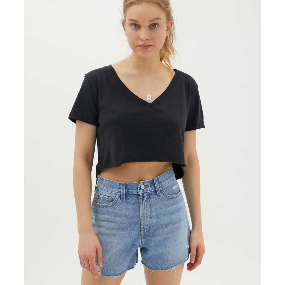 BDG Sammie V-Neck Cutoff Cropped Tee in black